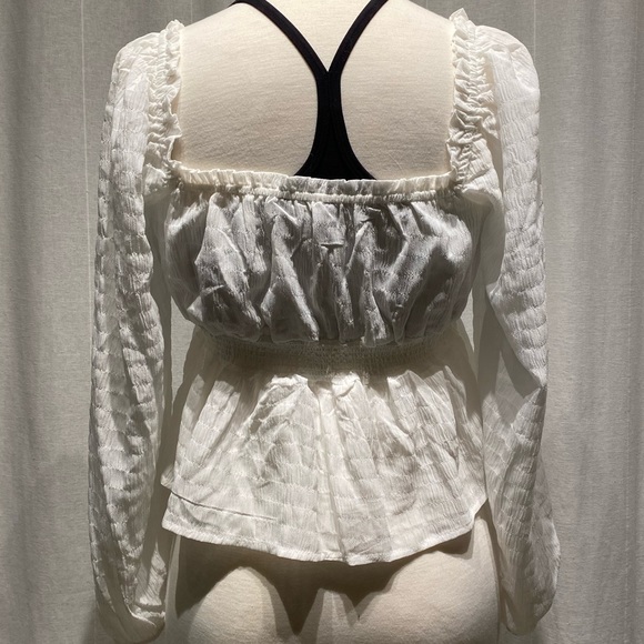 White blouse - Picture 3 of 3